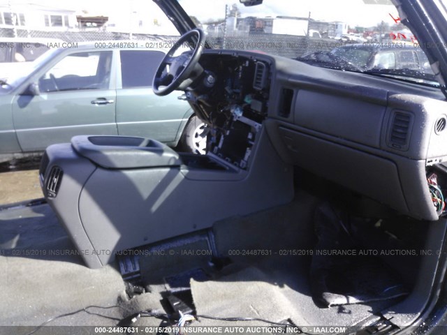 2GCEC19N461313339 - 2006 CHEVROLET SILVERADO C1500 BLACK photo 5