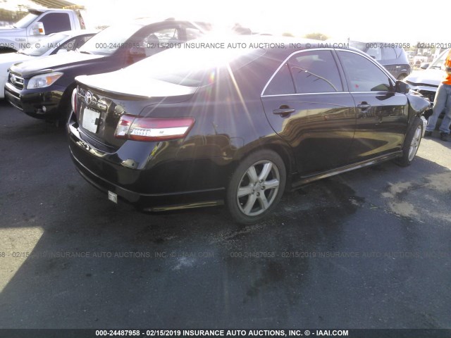 4T1BF3EK1BU125521 - 2011 TOYOTA CAMRY SE/LE/XLE BLACK photo 4