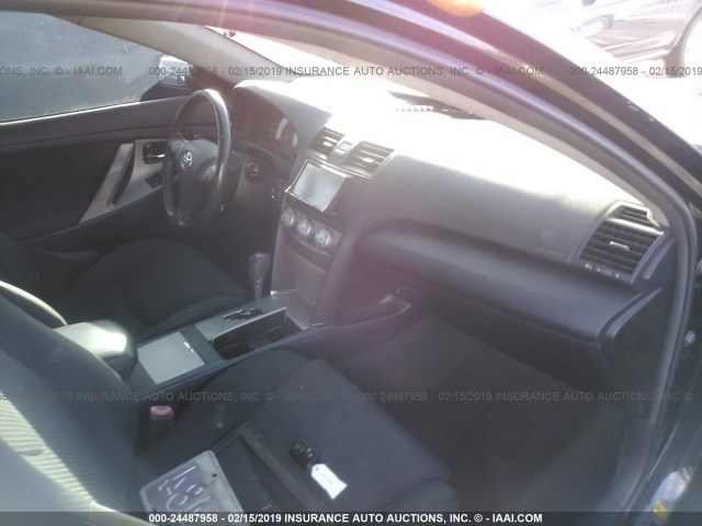 4T1BF3EK1BU125521 - 2011 TOYOTA CAMRY SE/LE/XLE BLACK photo 5