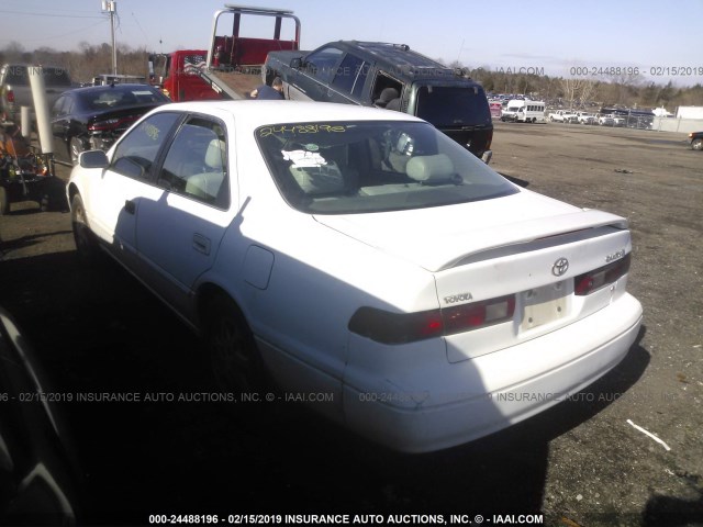 4T1BF22K6XU074636 - 1999 TOYOTA CAMRY LE/XLE Ақ фото 3