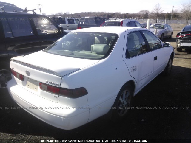 4T1BF22K6XU074636 - 1999 TOYOTA CAMRY LE/XLE Ақ фото 4
