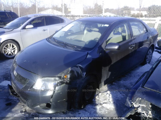 1NXBU4EE3AZ279278 - 2010 TOYOTA COROLLA S/LE/XLE GRAY photo 2