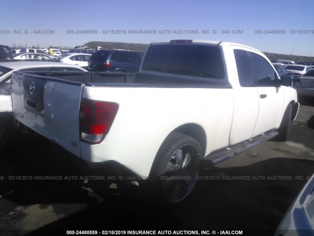 1N6AA06A56N571350 - 2006 NISSAN TITAN XE/SE/LE WHITE photo 4