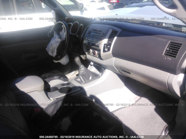 5TEUU4EN5AZ699628 - 2010 TOYOTA TACOMA ACCESS CAB ვერცხლისფერი ფოტო 5