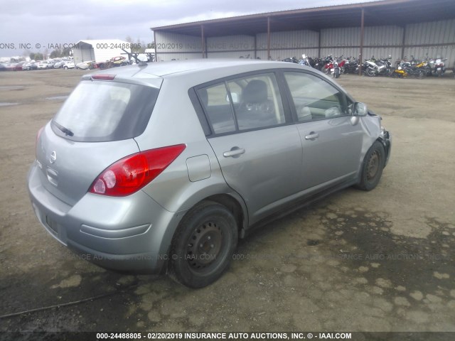 3N1BC13EX9L368802 - 2009 NISSAN VERSA S/SL GRAY photo 4