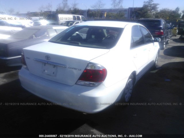 4T1BE32KX5U569055 - 2005 TOYOTA CAMRY LE/XLE/SE WHITE photo 4