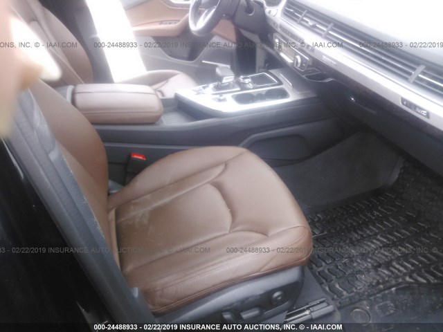 WA1LHAF77JD000081 - 2018 AUDI Q7 PREMIUM PLUS Navy photo 5