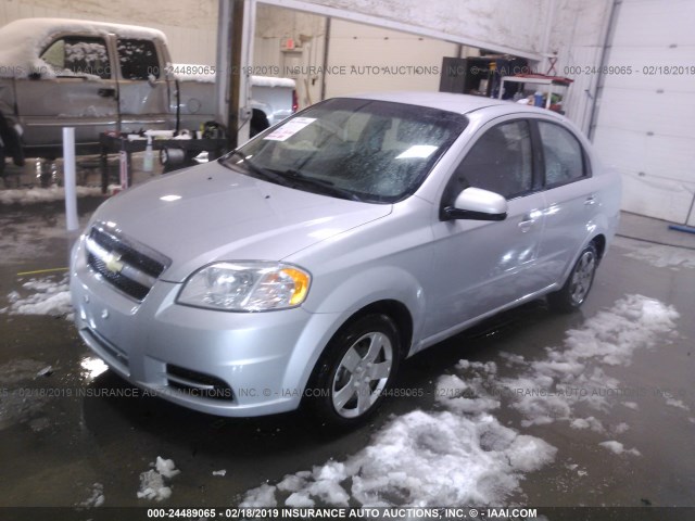 KL1TD5DE2AB097686 - 2010 CHEVROLET AVEO LS/LT SILVER photo 2