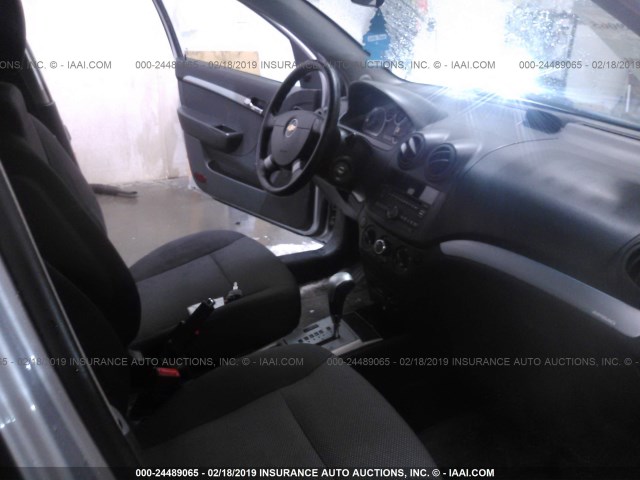KL1TD5DE2AB097686 - 2010 CHEVROLET AVEO LS/LT SILVER photo 5