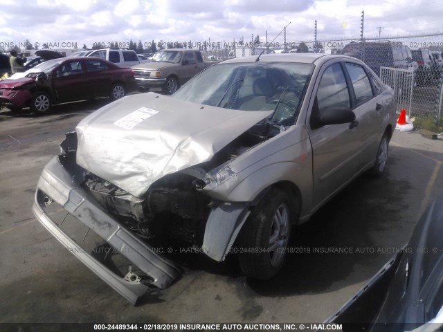 1FAFP34PX2W339899 - 2002 FORD FOCUS SE/SE COMFORT GOLD photo 2