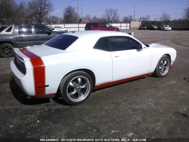 2C3CDYAG6EH101532 - 2014 DODGE CHALLENGER SXT WHITE photo 4