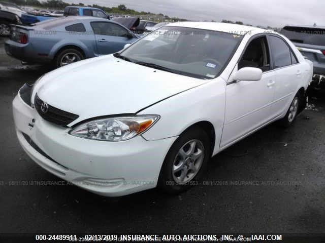 4T1BE32K83U247009 - 2003 TOYOTA CAMRY LE/XLE/SE WHITE photo 2