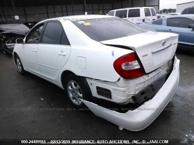 4T1BE32K83U247009 - 2003 TOYOTA CAMRY LE/XLE/SE WHITE photo 3