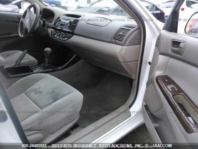 4T1BE32K83U247009 - 2003 TOYOTA CAMRY LE/XLE/SE WHITE photo 5