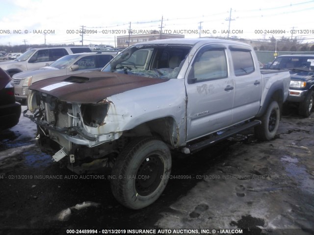 5TELU4EN1AZ717103 - 2010 TOYOTA TACOMA DOUBLE CAB SILVER photo 2