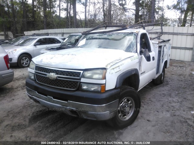 1GBHC24U45E312078 - 2005 CHEVROLET SILVERADO C2500 HEAVY DUTY WHITE photo 2