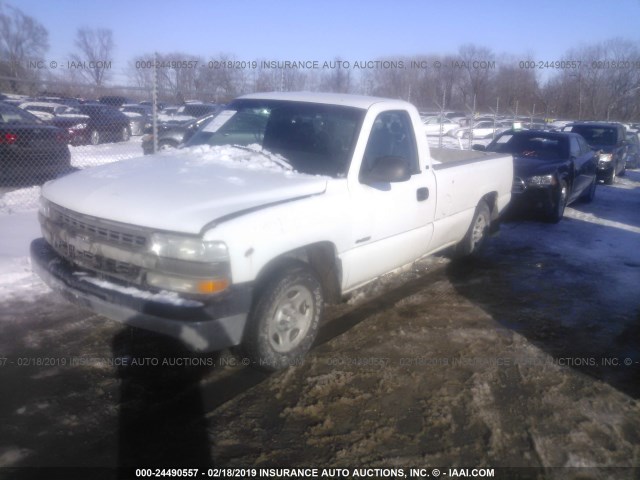 1GCEC14W71Z329695 - 2001 CHEVROLET SILVERADO C1500 WHITE photo 2