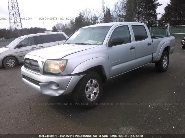 5TEMU52N26Z180442 - 2006 TOYOTA TACOMA DOUBLE CAB LONG BED SILVER photo 2