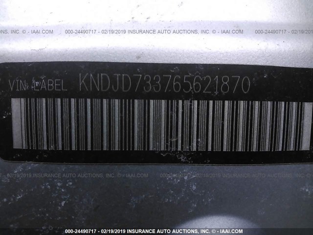 KNDJD733765621870 - 2006 KIA SORENTO EX/LX SILVER photo 9