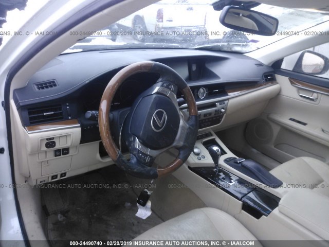 JTHBW1GG8D2027424 - 2013 LEXUS ES 300H WHITE photo 5