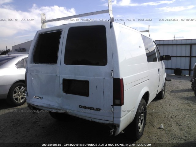 1GCDM19X63B100575 - 2003 CHEVROLET ASTRO WHITE photo 4