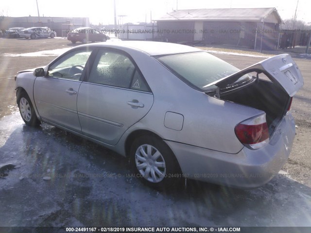 4T1BE32K05U596409 - 2005 TOYOTA CAMRY LE/XLE/SE SILVER photo 3