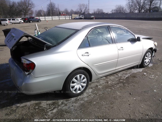 4T1BE32K05U596409 - 2005 TOYOTA CAMRY LE/XLE/SE SILVER photo 4