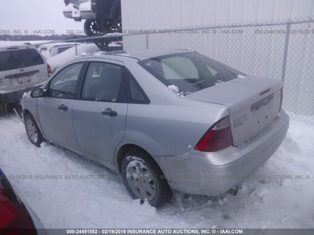 1FAFP34N86W198206 - 2006 FORD FOCUS ZX4 SILVER photo 3