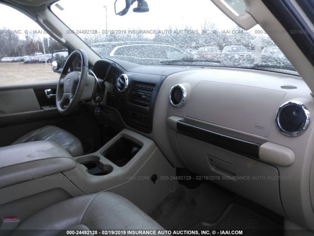 1FMFU20545LA76456 - 2005 FORD EXPEDITION LIMITED WHITE photo 5