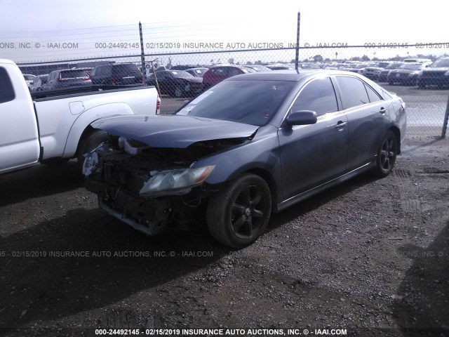 4T1BK46KX7U019656 - 2007 TOYOTA CAMRY NEW GENERAT LE/XLE/SE GRAY photo 2