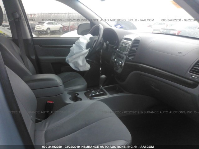 5NMSH4AG3AH369750 - 2010 HYUNDAI SANTA FE SE GRAY photo 5