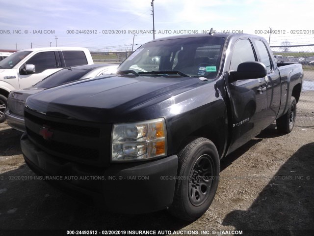 1GCEC19XX7Z649507 - 2007 CHEVROLET SILVERADO C1500 CLASSIC BLACK photo 2