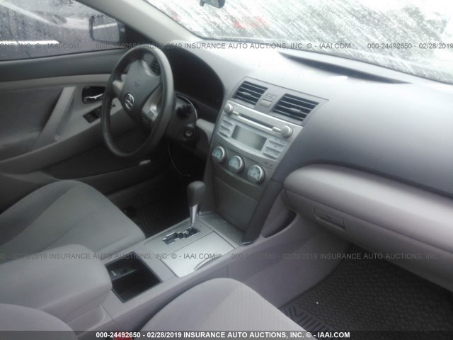 4T4BE46K78R024697 - 2008 TOYOTA CAMRY CE/LE/XLE/SE GRAY photo 5