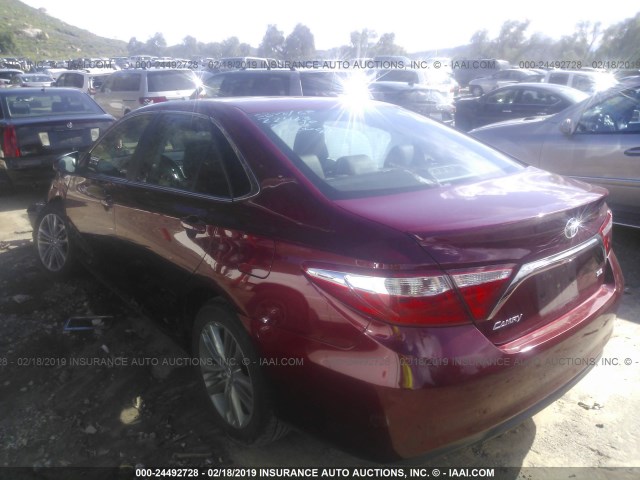 4T1BF1FK2HU698200 - 2017 TOYOTA CAMRY LE/XLE/SE/XSE RED photo 3