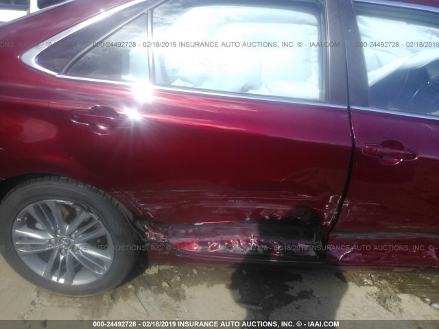 4T1BF1FK2HU698200 - 2017 TOYOTA CAMRY LE/XLE/SE/XSE RED photo 6