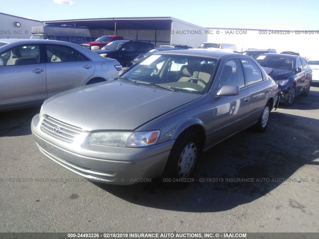 JT2BG22K6W0188359 - 1998 TOYOTA CAMRY CE/LE/XLE TAN photo 2