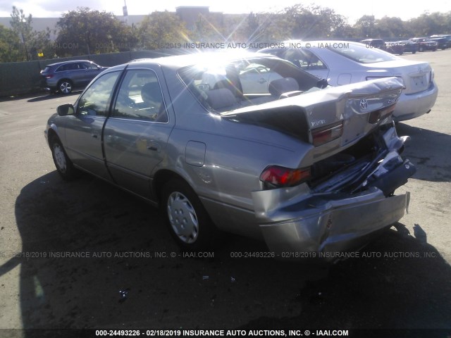 JT2BG22K6W0188359 - 1998 TOYOTA CAMRY CE/LE/XLE TAN photo 3