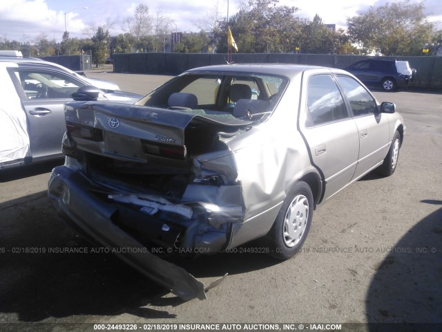 JT2BG22K6W0188359 - 1998 TOYOTA CAMRY CE/LE/XLE TAN photo 4