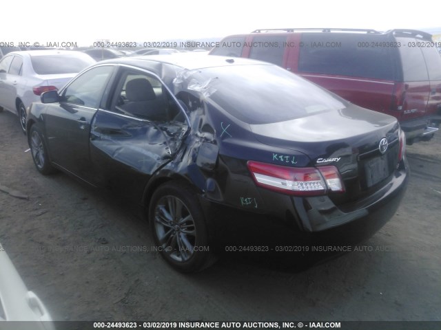 4T1BF3EK5BU174236 - 2011 TOYOTA CAMRY SE/LE/XLE BLACK photo 3