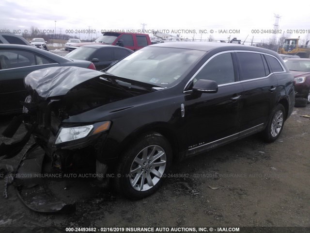 2LMHJ5NK2GBL00638 - 2016 LINCOLN MKT BLACK photo 2