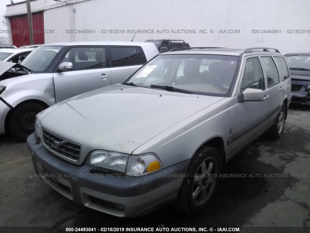 YV1LZ56D9Y2724659 - 2000 VOLVO V70 XC/SE SILVER photo 2