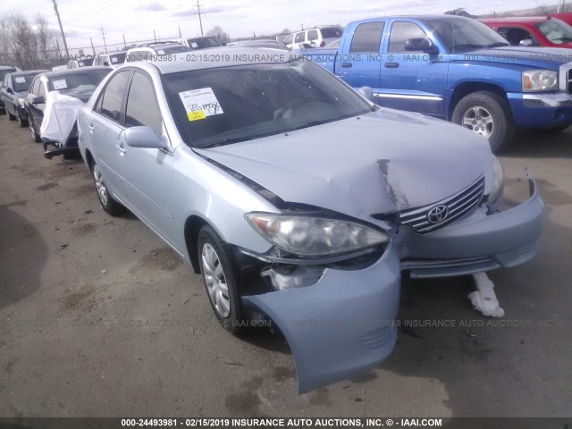 4T1BE32K05U992842 - 2005 TOYOTA CAMRY LE/XLE/SE BLUE photo 1