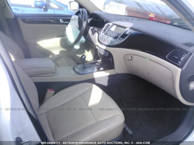 KMHGC4DE5BU136926 - 2011 HYUNDAI GENESIS 3.8L WHITE photo 5