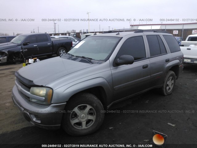 1GNDS13S252162021 - 2005 CHEVROLET TRAILBLAZER LS/LT SILVER photo 2