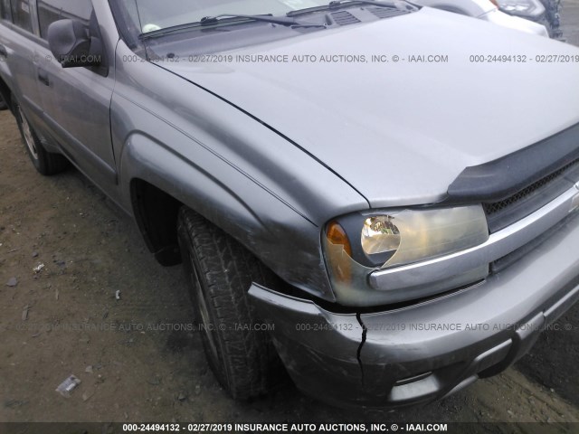 1GNDS13S252162021 - 2005 CHEVROLET TRAILBLAZER LS/LT SILVER photo 6