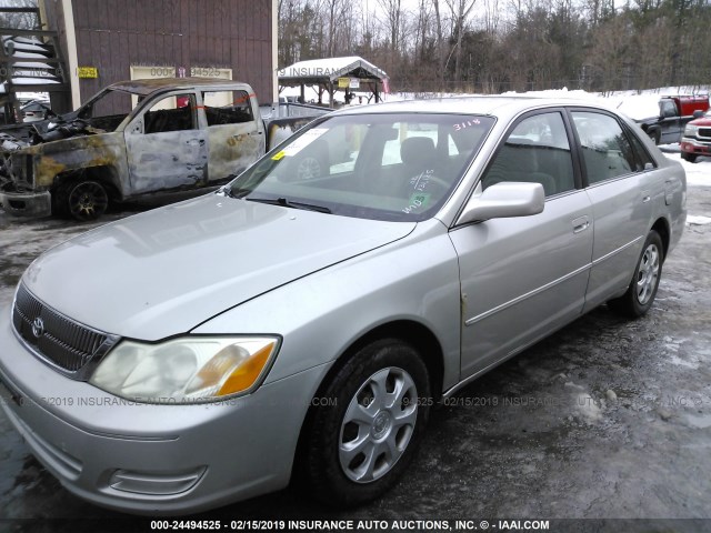 4T1BF28B92U223489 - 2002 TOYOTA AVALON XL/XLS SILVER photo 2