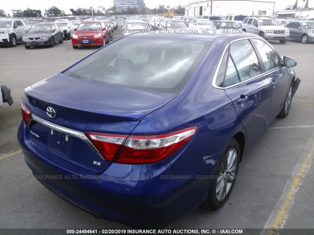 4T1BF1FK0GU590933 - 2016 TOYOTA CAMRY LE/XLE/SE/XSE BLUE photo 4