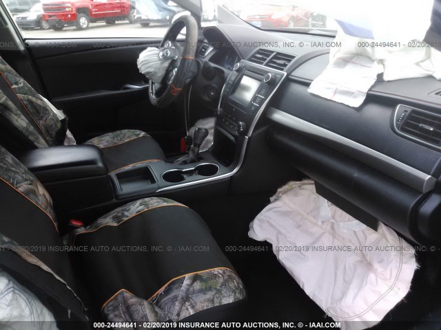 4T1BF1FK0GU590933 - 2016 TOYOTA CAMRY LE/XLE/SE/XSE BLUE photo 5