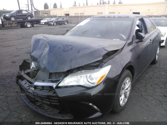 4T1BF1FK4HU797701 - 2017 TOYOTA CAMRY LE/XLE/SE/XSE BLACK photo 2