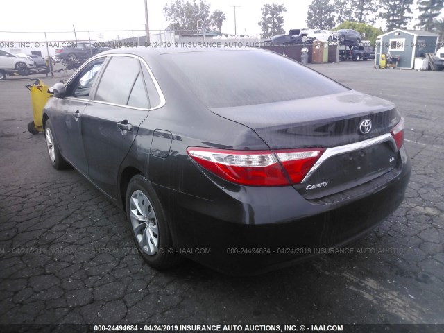 4T1BF1FK4HU797701 - 2017 TOYOTA CAMRY LE/XLE/SE/XSE BLACK photo 3